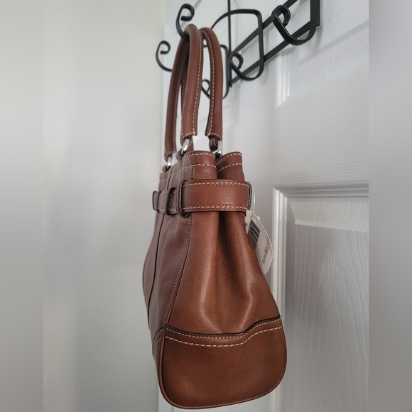 NWT Coach Hampton Leather Satchel -very small mark on front of bag pic 12 - Picture 5 of 16